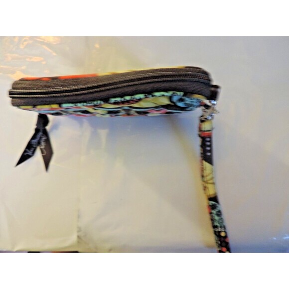 New Vera Bradley Wristlet - Picture 4 of 5